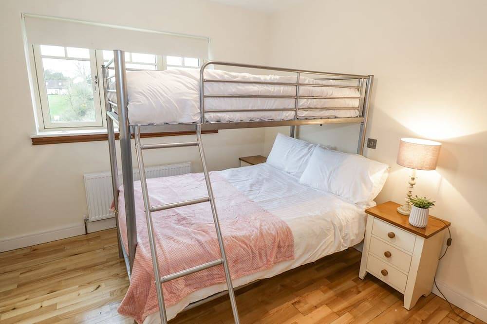 The Derries, pet friendly, with open fire in Ballinagh, County Cavan in County Cavan