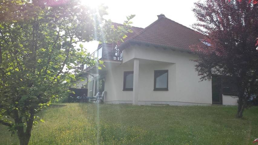 Ferienwohnung für 5 Personen, mit Terrasse und Garten sowie Ausblick