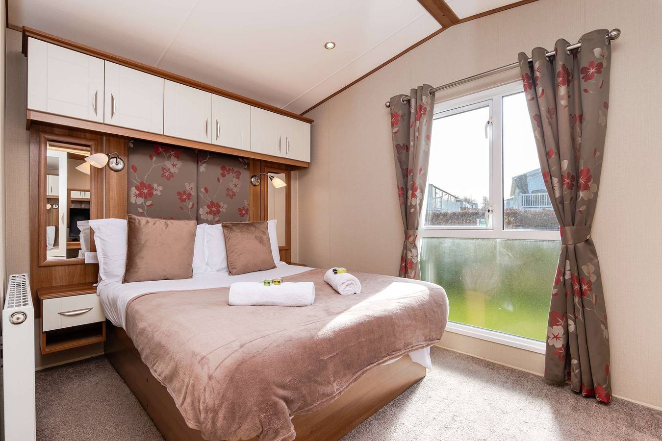 Entire apartment, Family Stay - Pet Friendly Caravan - Wi-Fi - Sleep 7 in Edinburgh and Lothian