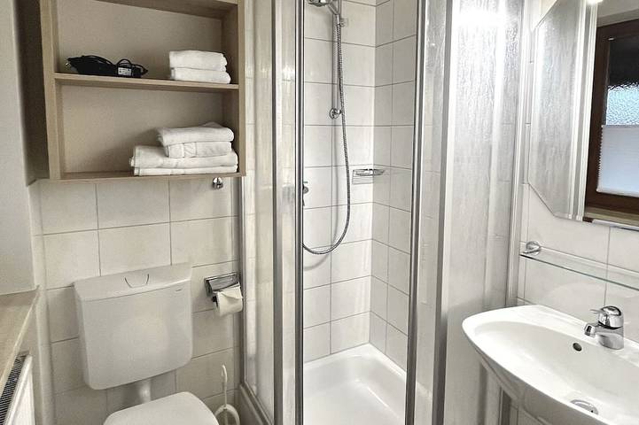 Apartamento entero, In the immediate vicinity of the lake, small, fine apartment newly renovated in Bad Wiessee, Alpes Bávaros