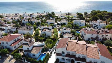 Villa pour 8 personnes, avec piscine et jardin ainsi que vue et terrasse à Miami Platja