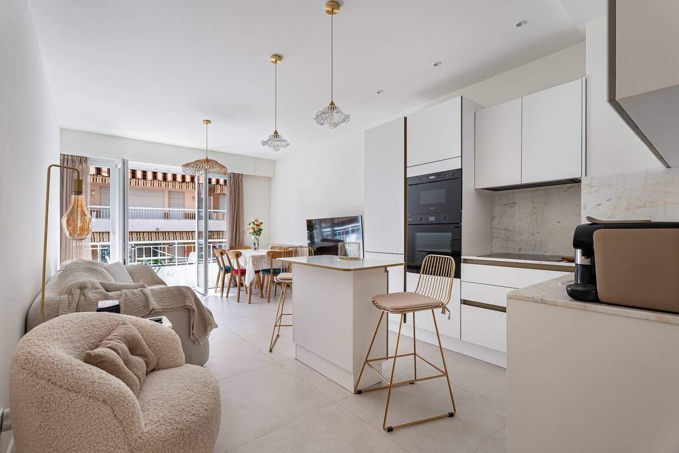 Entire apartment, Rose des Sables - 4min à pied de la Plage in Juan-les-Pins, Antibes
