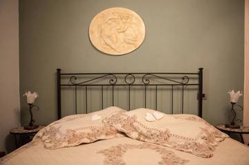 Location de vacances pour 5 personnes, avec jardin ainsi que vue et balcon à Zeri