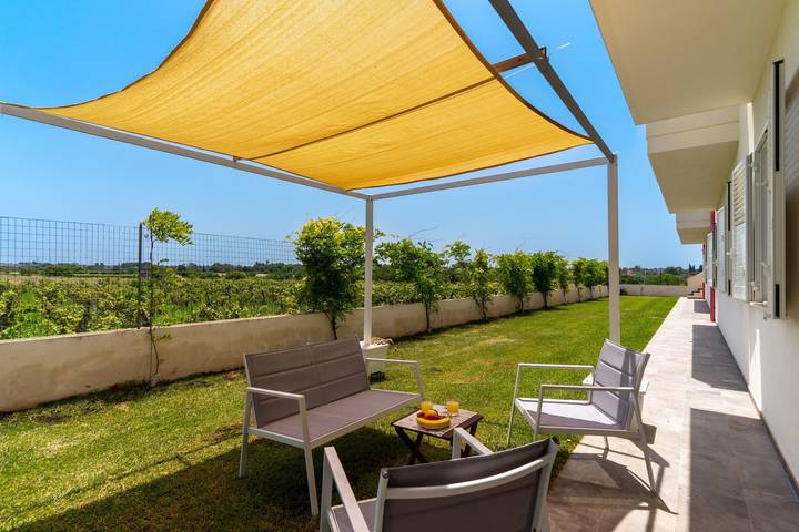 Apartamento entero, Apartamento vacacional "Le Scuderie 4" con piscina compartida, terraza compartida y Wi-Fi in Galatone, Provincia de Lecce