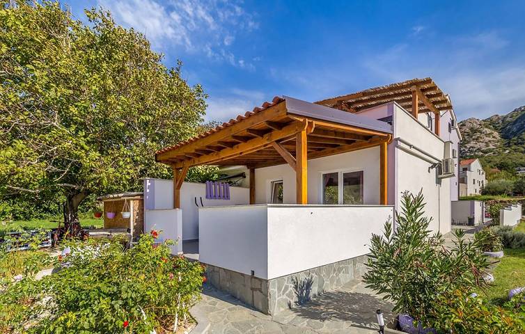 Ferienwohnung für 3 Personen, mit Garten und Terrasse sowie Pool, mit Haustier
