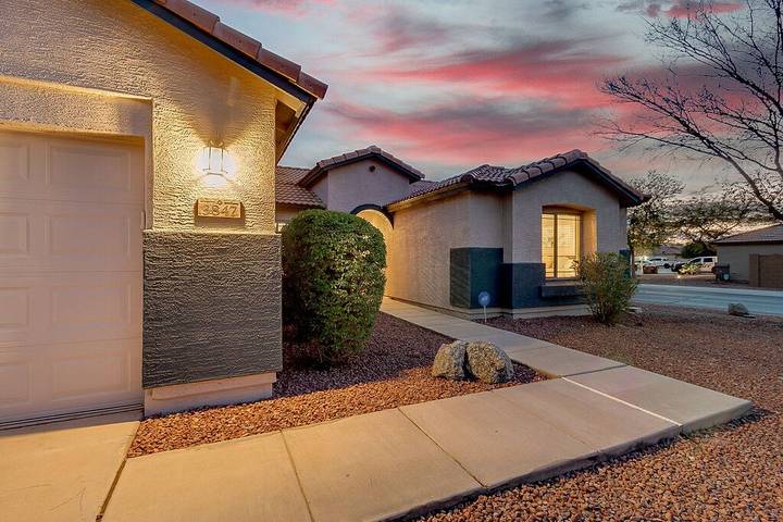 Vacation rental for 8 people in San Tan Valley
