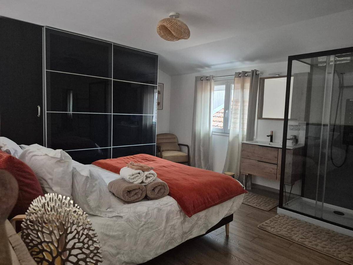 Appartement entier, One-Bedroom Apartment in Éclaron-Braucourt-Sainte-Livière, Haute-Marne