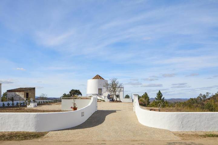 Gîte pour 4 personnes, avec terrasse ainsi que vue et piscine, animaux acceptés dans São Bartolomeu de Messines - 2