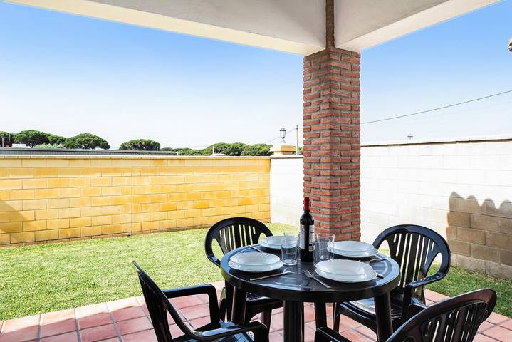 Charmante Casita Torre de Meca 2 avec terrasse, jardin et Wi-Fi in Los Caños de Meca, Barbate