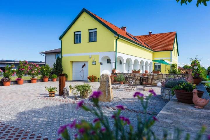 Ferienwohnung für 6 Personen, mit Garten und Ausblick, kinderfreundlich in Mörbisch am See