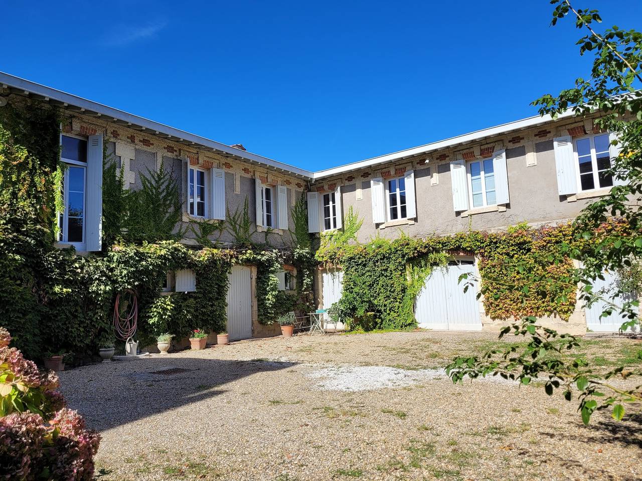 Casa de huéspedes «L’annexe De Camillac - Habitación 1920» con jardín privado y Wi-Fi in Bourg, Región de Blaye