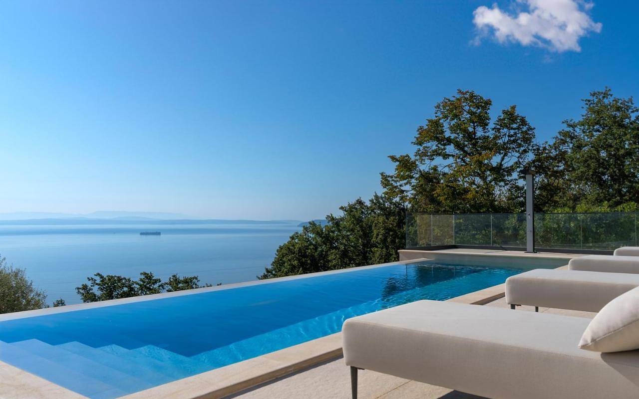 Ganze Wohnung, One-Bedroom Apartment with Balcony and Sea View in Primorje-Gorski Kotar