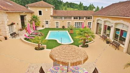 Chambre d’hôte pour 2 personnes, avec piscine ainsi que jacuzzi et jardin à Saint-Sulpice-de-Roumagnac