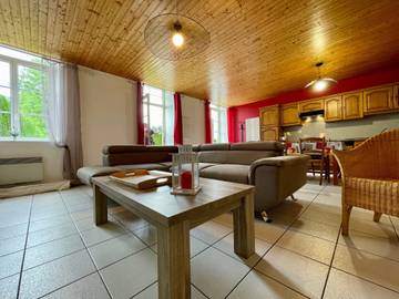 Gîte pour 6 personnes, avec jardin à Saint-Julien-Molhesabate