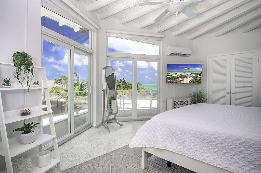 Sandy Beach Pool, Bikes, Kayaks, Ev charger in Upper Matecumbe Key, Islamorada