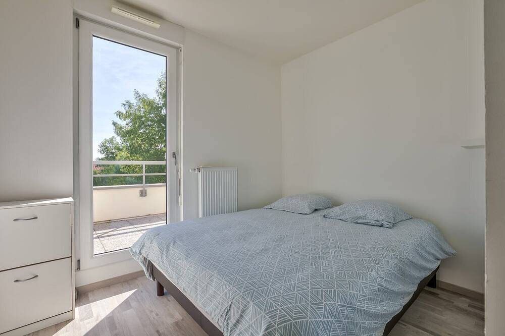 Entire apartment, Stunning 1Br Flat with Terrace and private parking in Strasbourg, Strasbourg region