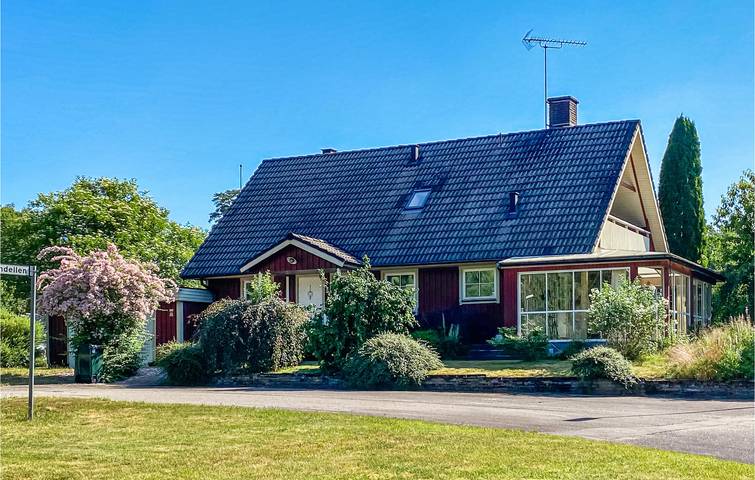 Hus för 10 Personer med trädgård in Kronobergs