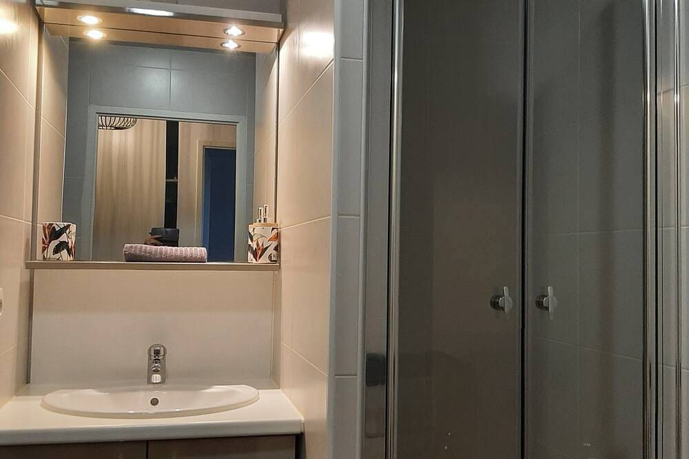 Appartamento intero, Patio Arena, 2 stars, terrace, parking, wifi, autonomous entrance and exit in Bayonne, Bayonne e dintorni