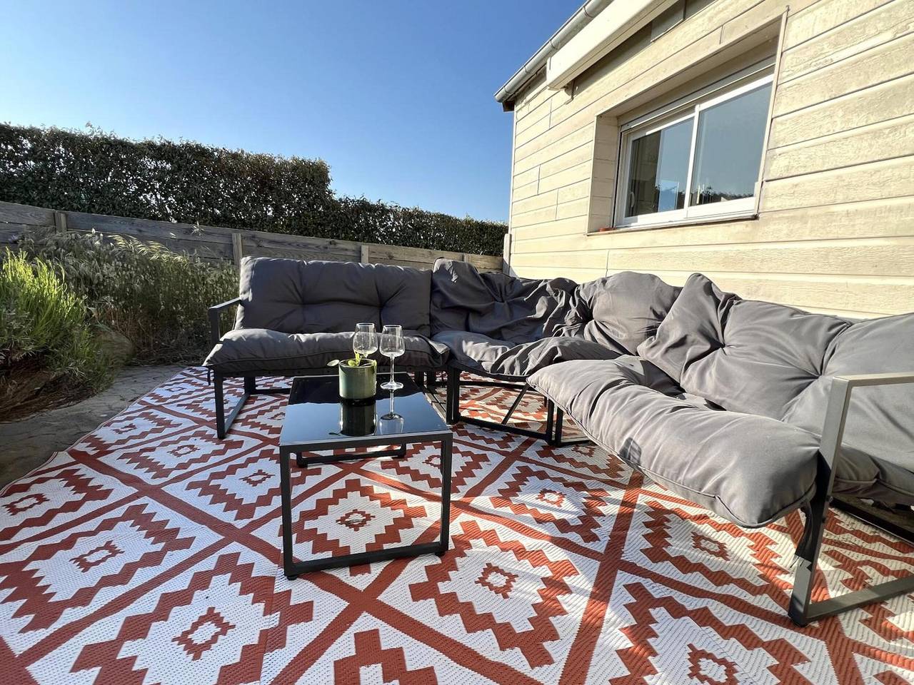 Holiday Home 'La Maison Du Rivage' with Sea View, Private Terrace and Wi-Fi in Bretteville-sur-Ay, Coutances
