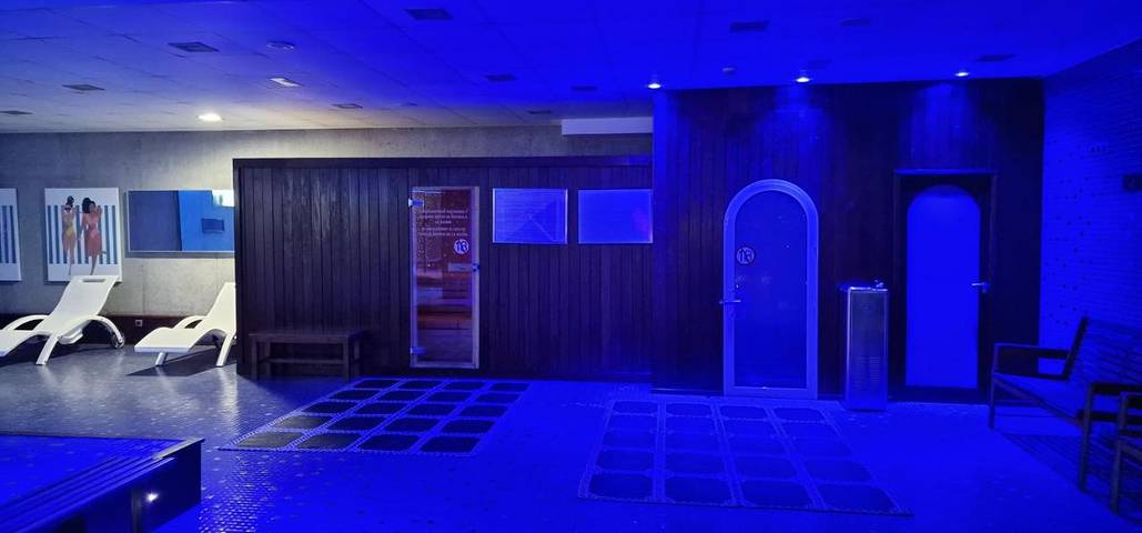 Hôtel pour 3 personnes, avec piscine et sauna ainsi que jacuzzi et jardin à Noja - 3