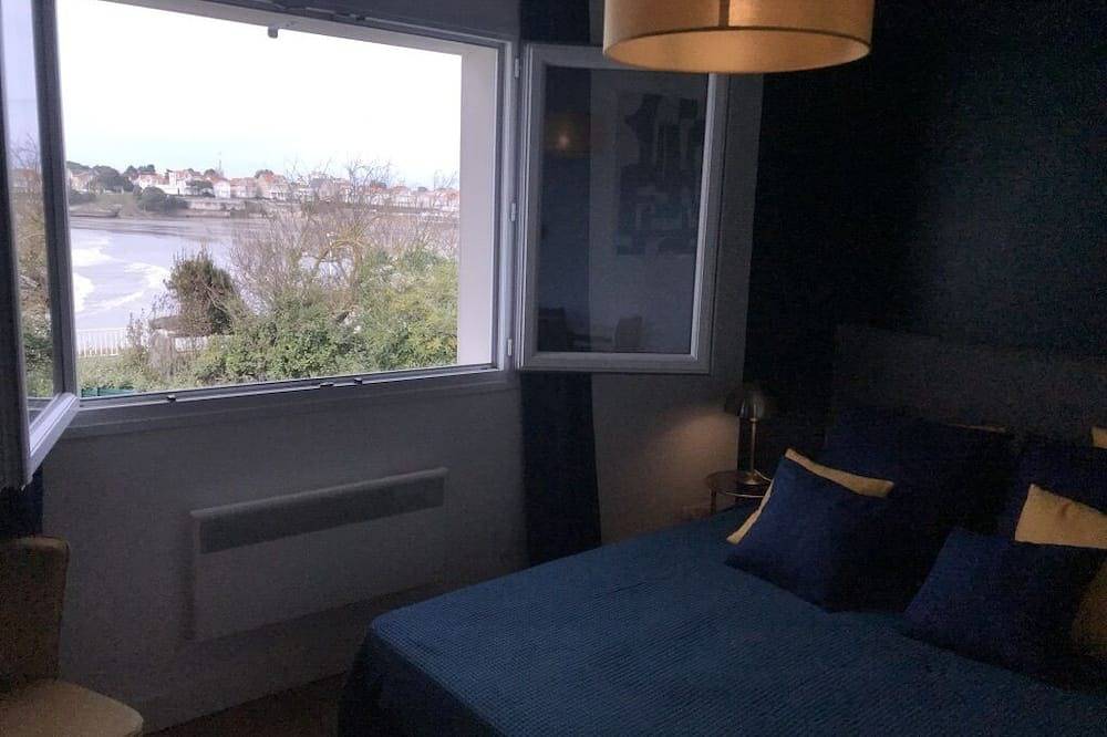 Devant La Mer Et La Plage De Royan Pontaillac , 4 Chambres 2 à 8 Personnes in Pontaillac, Royan
