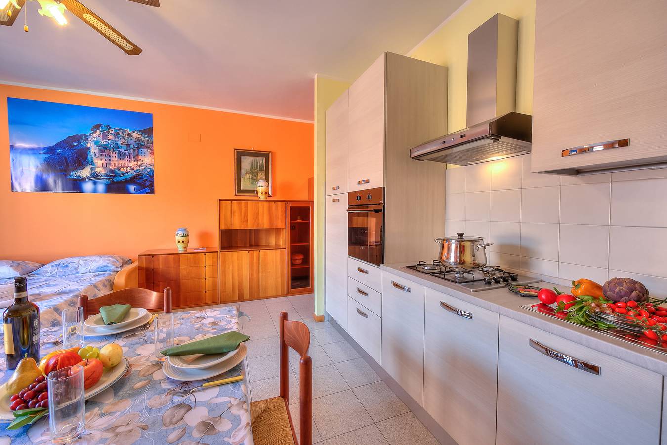 Geheel appartement, Peter - relax & 1 km from lake in Roè Volciano, Garda Bergen