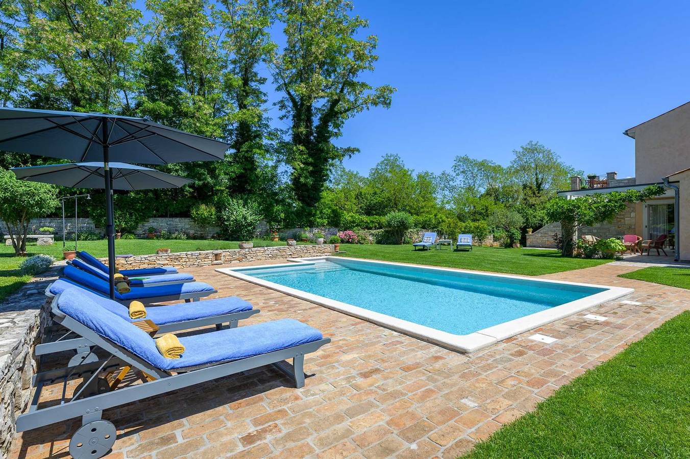 Villa Lipa mit beheiztem Pool, Sauna und Weinkeller in Marčana, Südküste Istrien