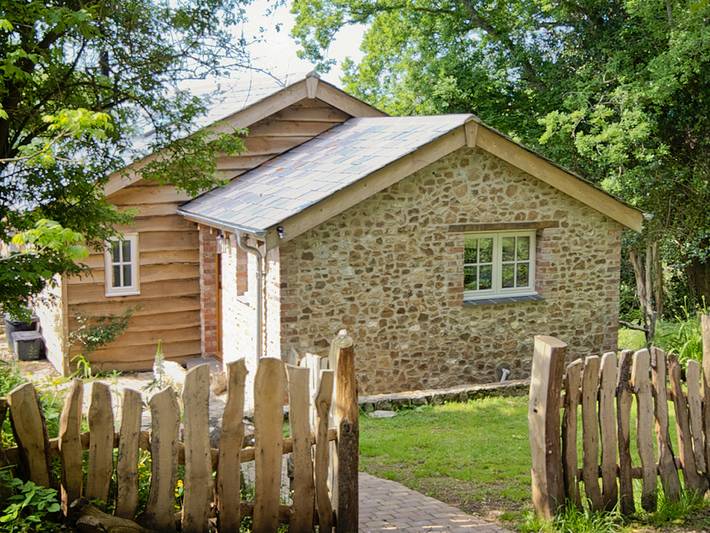 Cottage for 4 people, with garden, with pets in Axminster