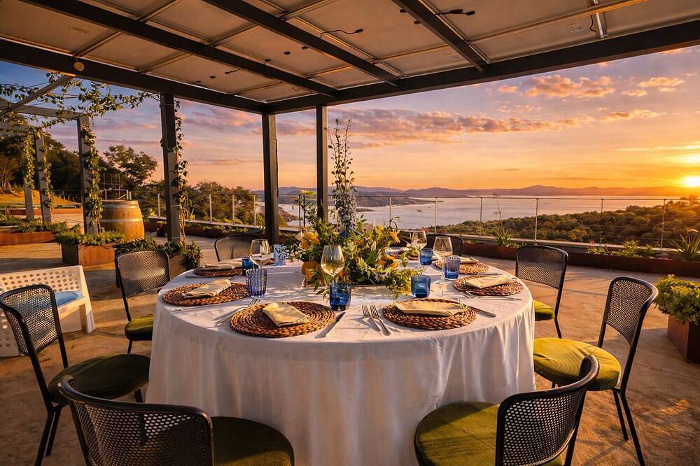 Brand new villa! Infinity heated pool with whirlpool massage and stunning view in Passignano sul Trasimeno, Lago Trasimeno