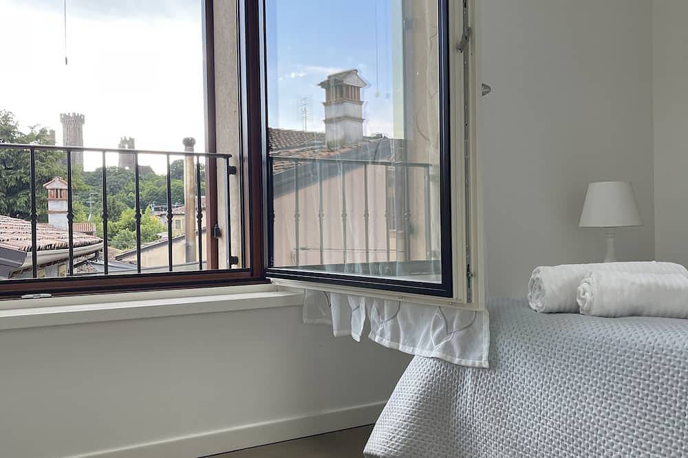 Entire apartment, Apartment 'Appartamento Matteo' with Wi-Fi and Air Conditioning in Valeggio sul Mincio, Verona Province