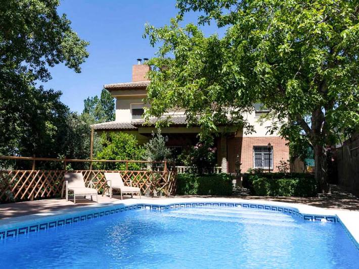 Ferienhaus für 12 Personen, mit Terrasse und Garten sowie Pool - 1