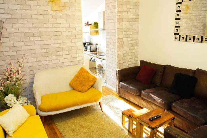 Holiday rental for 13 people, with Terrace and Garden in Cardiff