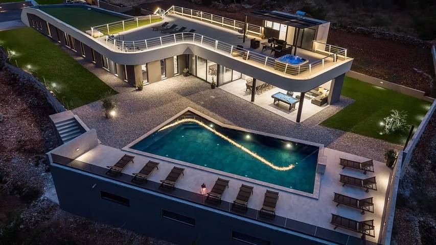 Villa für 12 Personen, mit Garten und Pool sowie Balkon und Whirlpool - 1