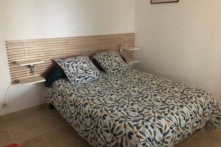 Komplette Unterkunft im 1. Stock eines provenzalischen Hauses mit freiem Blick auf die Teiche in Istres, Mittelmeerküste (Frankreich)