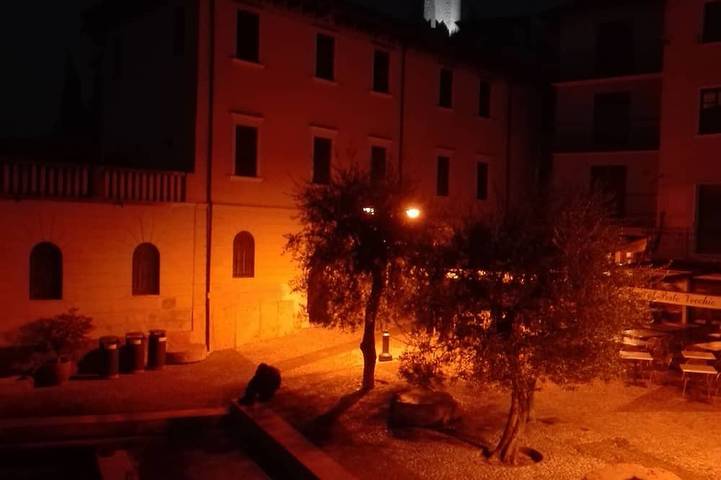 Entire apartment, Lakeside apartment located in historic center with wonderful views in spiaggia Malcesine (Malcesine), Malcesine