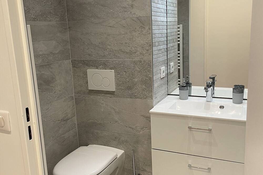 Appartement entier, Très bel appartement T2 de standing entièrement meublé à 5 min à pied du centre. in Divonne-les-Bains, Gex