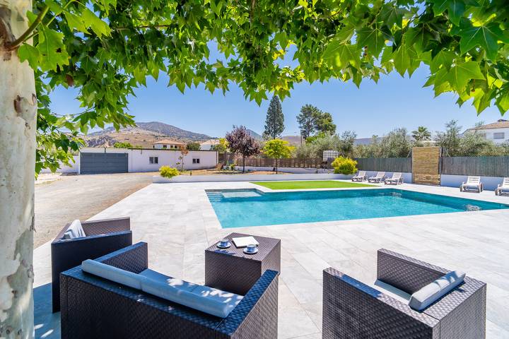 Chalet para 8 personas, con jardín y terraza en Loja - 4