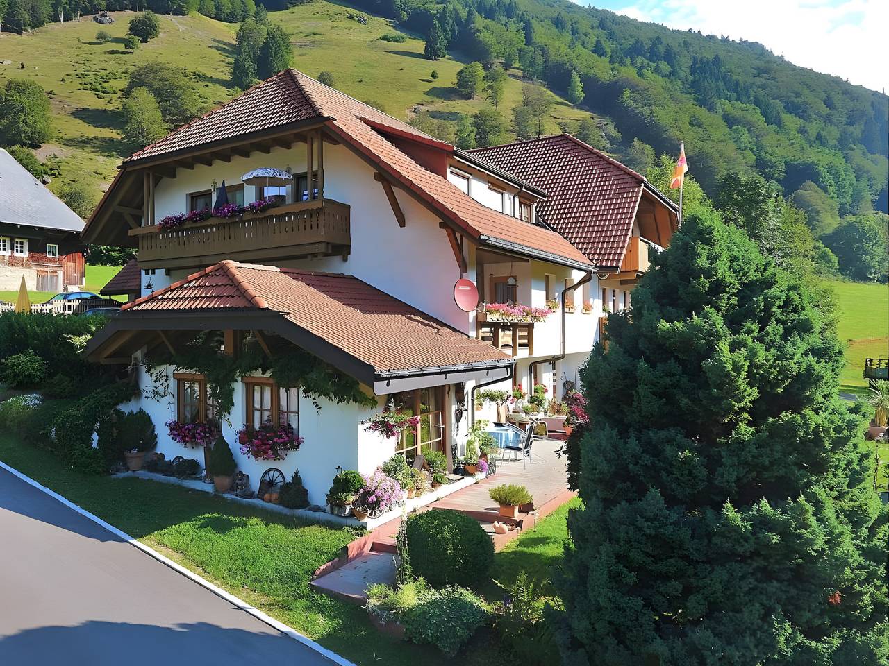 Appartement entier, Appartement "Haus Am Rotwiesenbach" avec vue sur les montagnes, terrasse privée et Wi-Fi in Suedlicher Schwarzwald, Todtnau