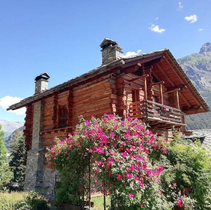 Maison d’hôte pour 3 personnes, avec Balcon et Terrasse ainsi que Jardin et Sauna à Commune de Brusson