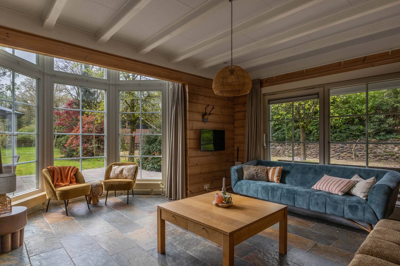 Luxury 8 person Finnish Chalet with sauna and large garden in the woods in Winterswijk in Winterswijk, Achterhoek