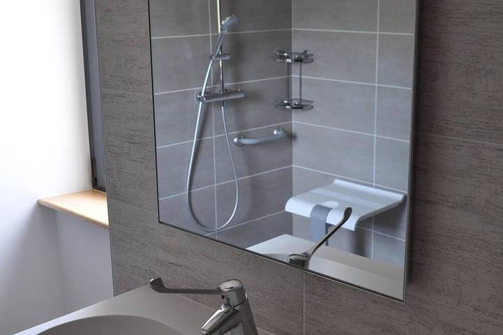 Gîte pour 12 personnes, avec jardin à Vinezac - 4