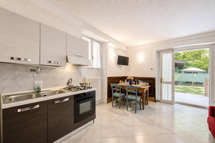 Gîte pour 4 personnes, avec terrasse, animaux acceptés à Salò - 3
