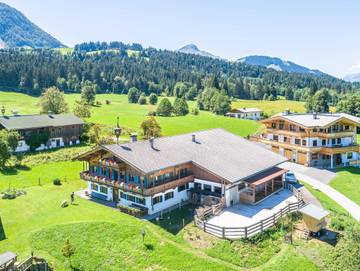 Ferienhaus für 2 Personen, mit Ausblick und Garten sowie Sauna, kinderfreundlich in Fieberbrunn