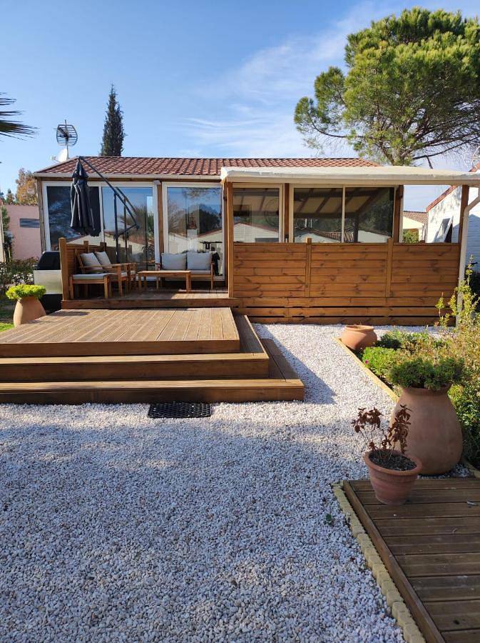 Camping pour 6 personnes, avec Terrasse ainsi que Jardin et Piscine