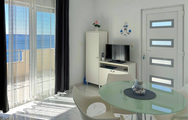 Apartamento vacacional entero, Acogedor apartamento con vistas al mar y comodidades modernas en Vodice in Podgora, Rivera de Makarska