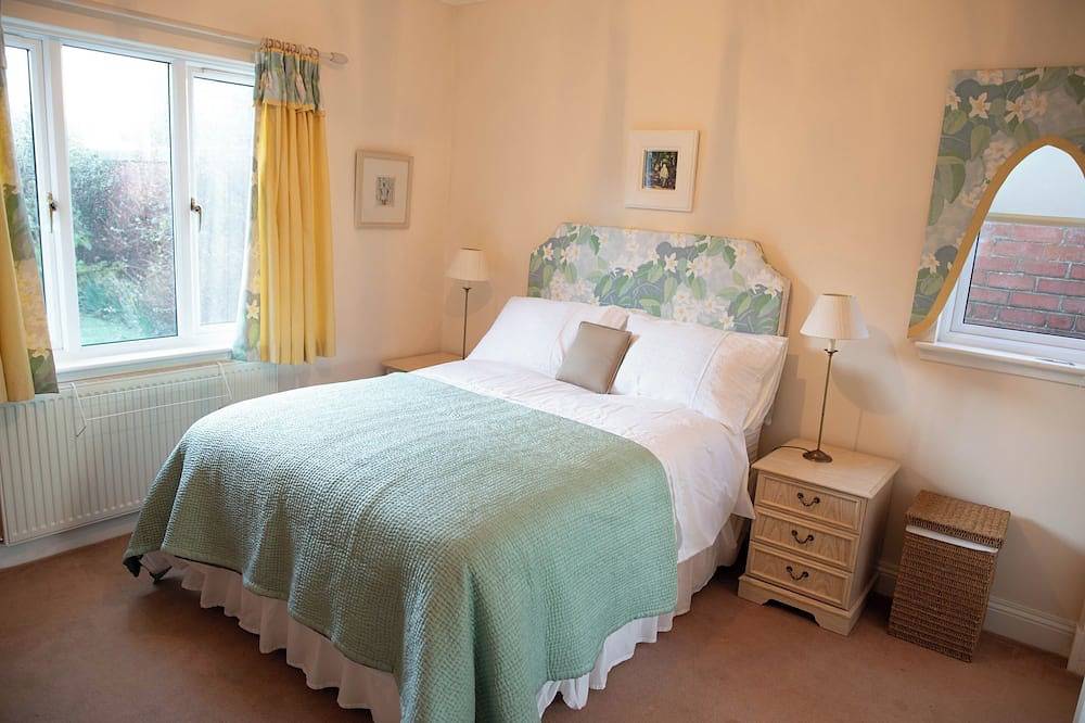 Beautiful Family Home a few steps from Royal Troon Golf Club and the Troon beach in Troon, Firth Of Clyde