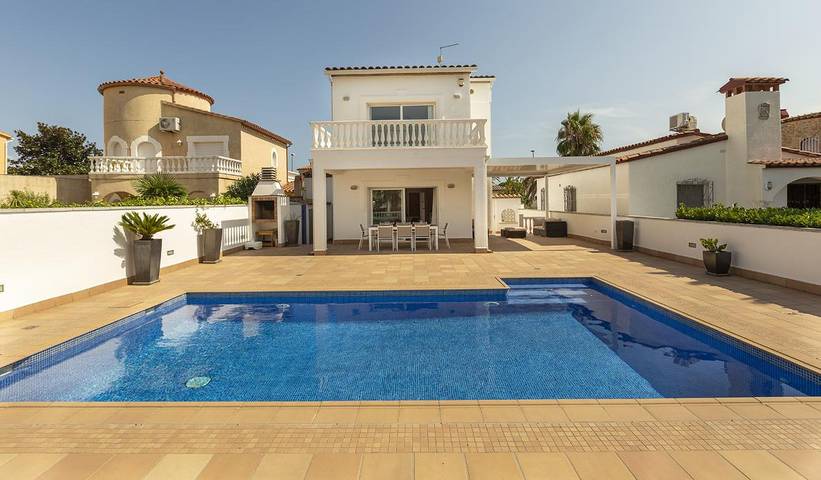 Finca für 8 Personen, mit Ausblick und Terrasse sowie Garten in Empuriabrava - 3