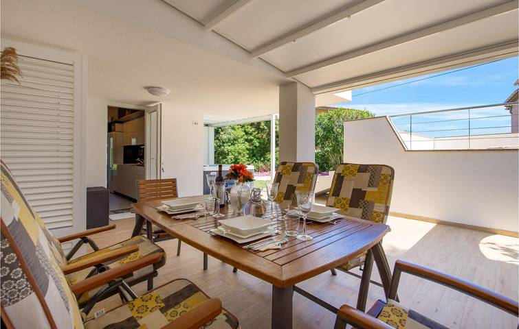 Ferienhaus für 6 Personen, mit Terrasse auf Rab - 4