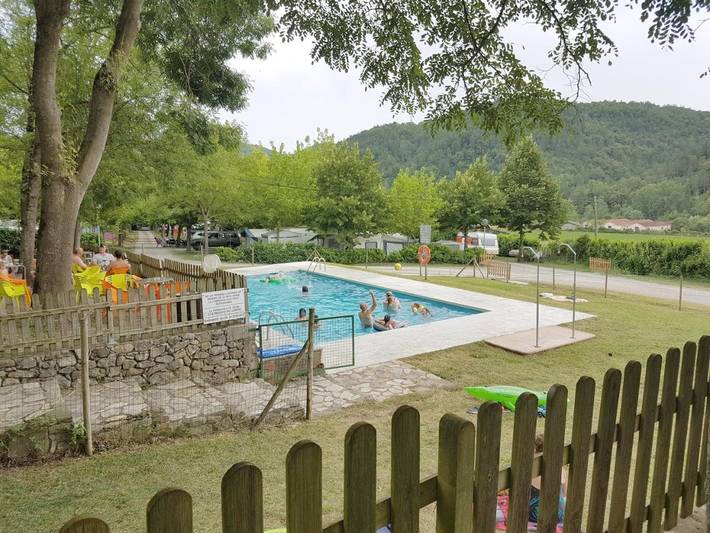 Casa rural para 6 personas, con Balcón y Terraza además de Jardín y Piscina en Montagut y Oix
