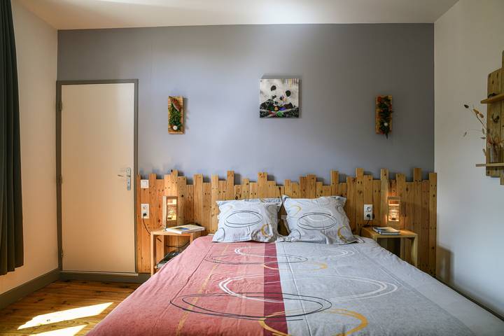 La Palette Guest Room with Mountain View, Shared Garden & Wi-Fi in Saint-Franc, Chambéry region